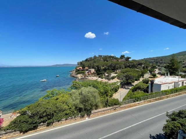 Appartamento "Casa Girasole" Con Accesso Diretto Alla Spiaggia Porto Santo Stefano  Eksteriør bilde