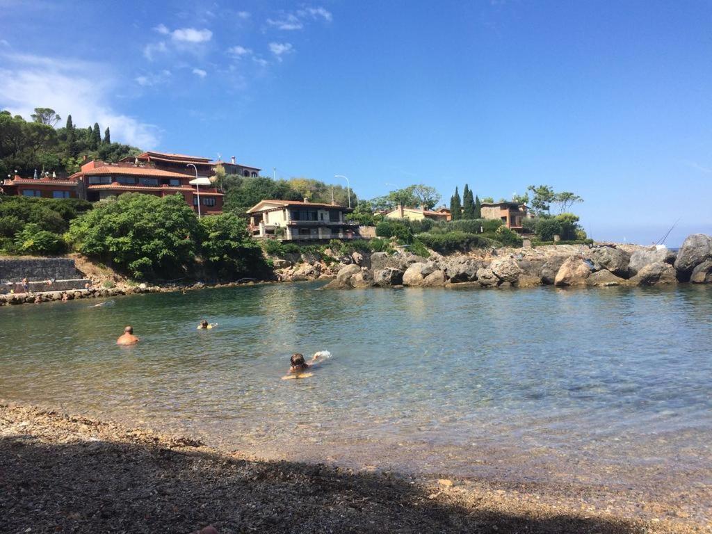 Appartamento "Casa Girasole" Con Accesso Diretto Alla Spiaggia Porto Santo Stefano  Eksteriør bilde
